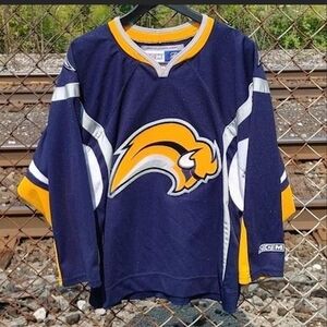 Vtg 2006 NHL Buffalo Sabres CCM Air Knit Adult Jersey Size (S) 24"x29"